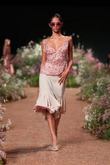 Elie Saab Spring 2027 Ready-to-Wear at Paris Fashion Week Elie Saab Spring 2027 Ready-to-Wear at Paris Fashion Week