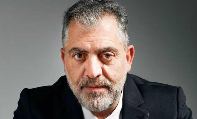 &Kappa;&omicron;ύ&lambda;&lambda;&eta;&sigmaf; &Nu;&iota;&kappa;&omicron;&lambda;ά&omicron;&upsilon;: &Sigma;&upsilon;&gamma;&kappa;&iota;&nu;&epsilon;ί &mu;&epsilon; &tau;&omicron; &mu;ή&nu;&upsilon;&mu;&alpha; &gamma;&iota;&alpha; &tau;&alpha; 17&alpha; &gamma;&epsilon;&nu;έ&theta;&lambda;&iota;&alpha; &tau;&eta;&sigmaf; &kappa;ό&rho;&eta;&sigmaf; &tau;&omicron;&upsilon;