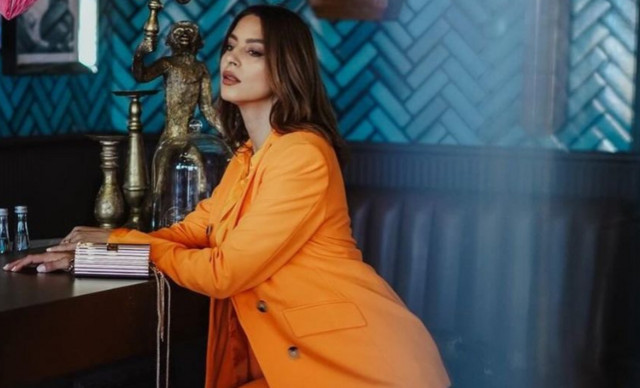 Η Κωνσταντίνα Ευριπίδου αναδεικνύει το total orange look στην πιο άρτια εκδοχή του Η Κωνσταντίνα Ευριπίδου αναδεικνύει το total orange look στην πιο άρτια εκδοχή του