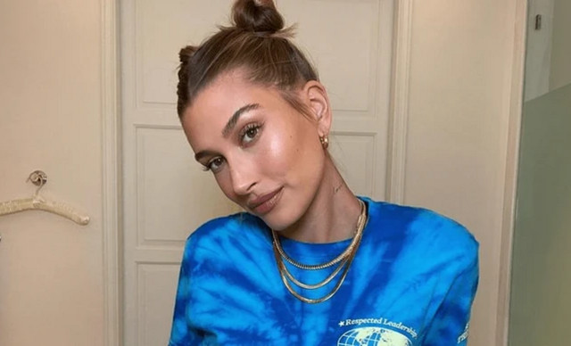 Χέιλι Μπίμπερ: Προτείνει τα καλύτερα looks για νέες μαμάδες