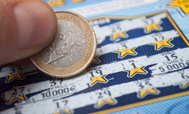 Τον λήστεψαν και κέρδισαν 500.000 ευρώ με την κάρτα του – Η “μάχη” στα δικαστήρια