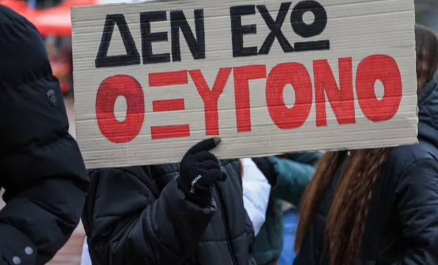 Θρηνεί και η Κύπρος: Εκδηλώσεις για τα θύματα των Τεμπών σε κάθε γωνιά του νησιού