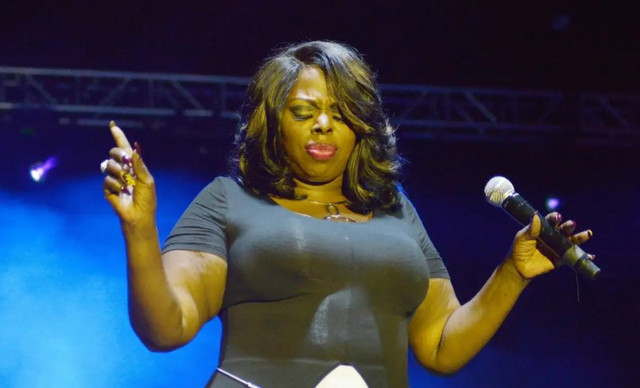 Angie Stone: Νεκρή σε τροχαίο η τραγουδίστρια