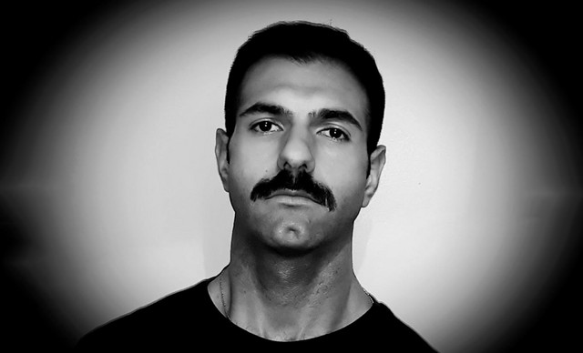 Γιώργος Καρκάς: Ποιος είναι ο sexy ηθοποιός που διατηρούσε σχέση με τον Σπύρο Μπιμπίλα