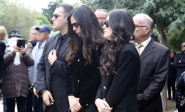 Αλέξης Κούγιας – Συντετριμμένη η Μάιρα Κούγια στον επικήδειο