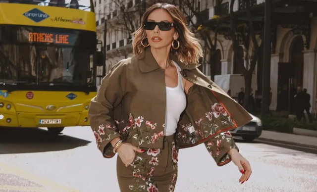 Μπέτυ Μαγγίρα: Ανανεώνει το κλασικό κοστούμι με το «it» σακάκι της σεζόν!