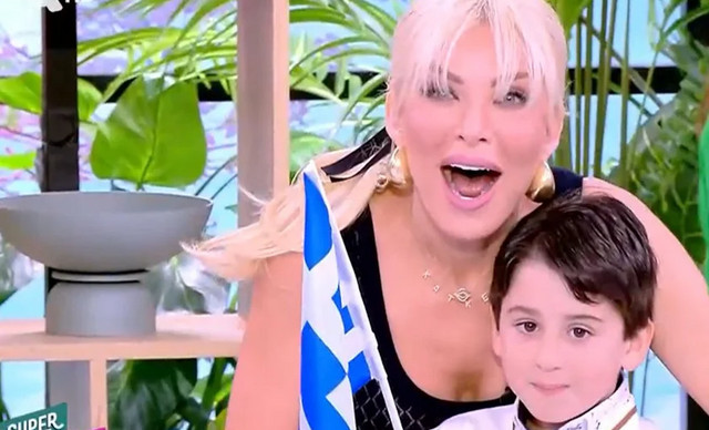 Κατερίνα Καινούργιου: «Έλιωσε» στον αέρα με την τρυφερή ευχή του βαφτιστικού της
