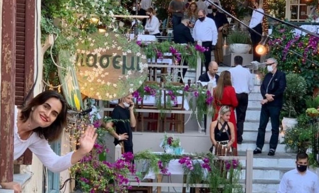 Τέλος για το “Γιασεμί”: Το παρασκήνιο πίσω από το λουκέτο του ιστορικού μαγαζιού της Πλάκας