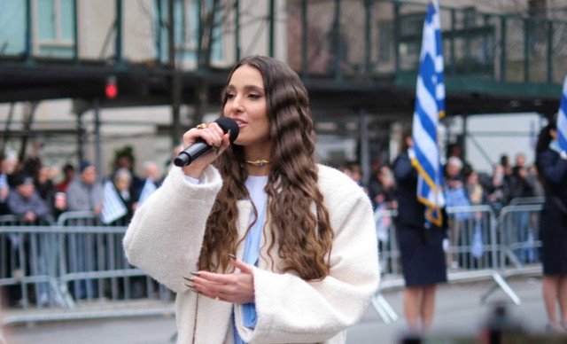 Evangelia: Συγκίνησε τη Νέα Υόρκη με την ερμηνεία του Εθνικού Ύμνου στη μεγάλη παρέλαση