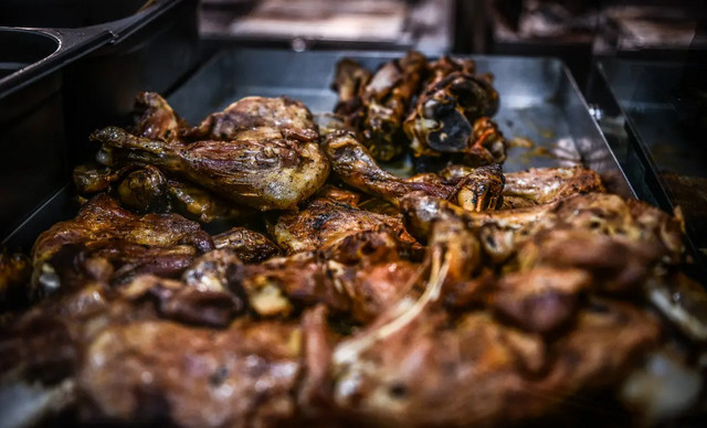 4+1 tips για να ξεμυρίσει το σπίτι από την “τσίκνα” του Πάσχα