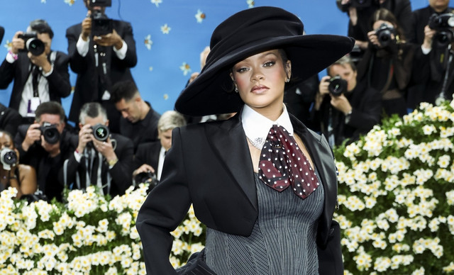 H Ριάνα αποκάλυψε στο Met Gala ότι είναι έγκυος στο τρίτο της παιδί