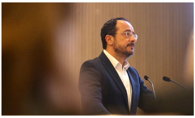 Νίκος Χριστοδουλίδης: Η απρόσμενη συνάντηση με Ελληνίδα ηθοποιό στο Λονδίνο (ΦΩΤΟ)