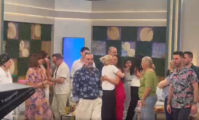 Η συγκινητική στιγμή που η ομάδα αποχαιρέτησε την Ελπίδα Ιακωβίδου (ΒΙΝΤΕΟ)