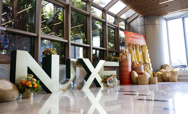 &Eta; NUXE SUN &lambda;&#940;&mu;&pi;&epsilon;&iota; &xi;&alpha;&nu;&#940; &mu;&epsilon; &tau;&alpha; &nu;&#941;&alpha; Gold Tanning oils SPF30 SPF50