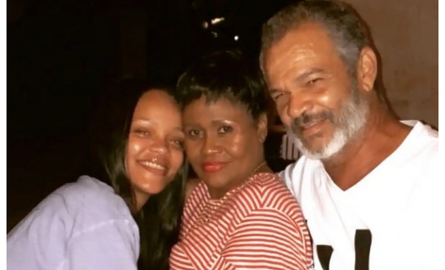 Rihanna: Βαρύ πένθος για την τραγουδίστρια – Πέθανε ο πατέρας της σε ηλικία 70 ετών