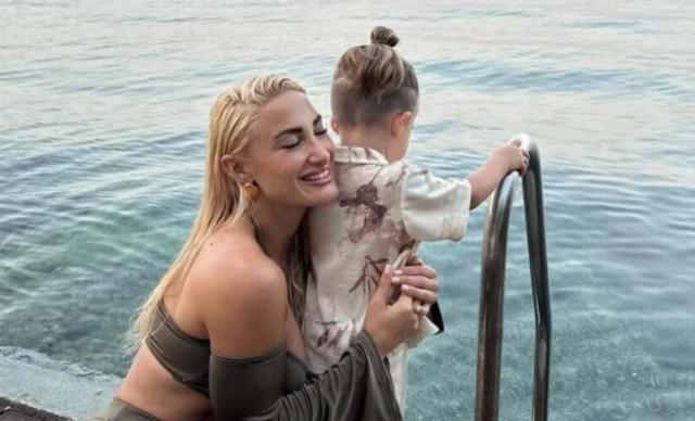 Η Ιωάννα Τούνη μας δείχνει το τρυφερό δώρο που αποφάσισε να προσφέρει ο Πάρης στις δασκάλες του