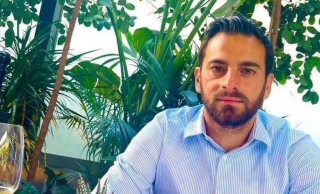 Exclusive: Παντρεύεται ο Κούλλης Παύλου – Δείτε την σύντροφο του και το προσκλητήριο γάμου