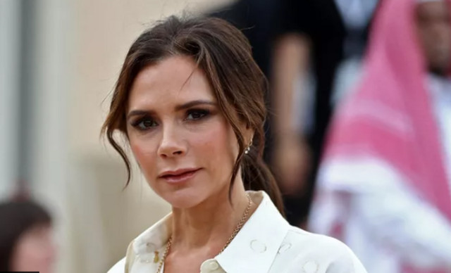 Victoria Beckham: Το νέο της μανικιούρ είναι η επιτομή της κομψότητας για το γραφείο