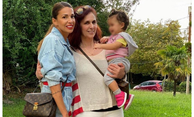 Ελένη Χατζίδου: Η αιχμηρή αντίδρασή της σε όσους σχολιάζουν τις διακοπές με την πεθερά της