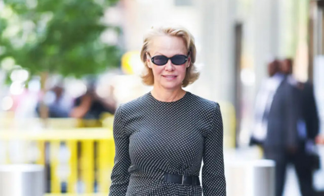 &Eta; &epsilon;&pi;&iota;&sigma;&tau;&rho;&omicron;&phi;&#942; &tau;&omicron;&upsilon; &pi;&omicron;&upsilon;&#940;: Julia Garner, Pamela Anderson Rose Byrne &tau;&omicron; &p