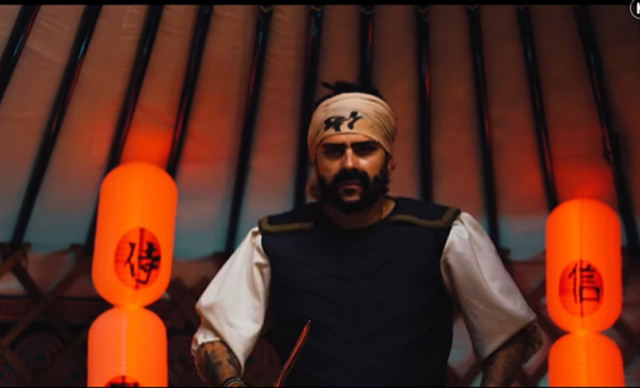 Ο Λούης σε ένα… ιστορικό trailer, όπως δεν τον έχουμε ξαναδεί