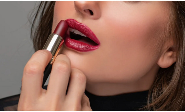 Vampy Lips: Η πιο σαγηνευτική τάση του φθινοπώρου – Πώς να την υιοθετήσεις σωστά