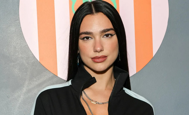 Dua Lipa: H sexy εμφάνιση και το χρυσό κορμάκι σε συναυλία – Την αποθέωσαν στα social media