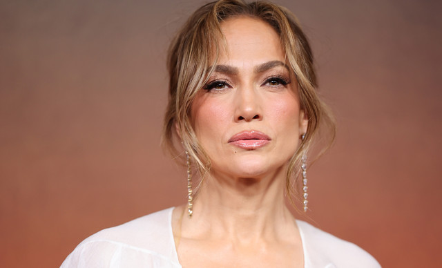 Jennifer Lopez: Eθεάθη με γνωστό Έλληνα ηθοποίο στους δρόμους του Βeverly Hills (ΦΩΤΟ)