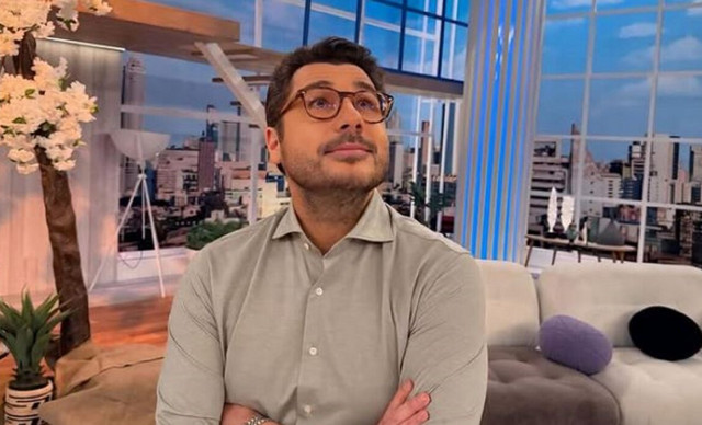 Η αποχώρηση on air του Λάμπρου Κωνσταντάρα για το μνημόσυνο του πατέρα του