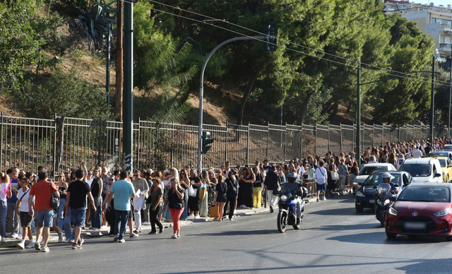 Ουρές έξω από το Καλλιμάρμαρο για τη συναυλία της Άννας Βίσση – Δείτε βίντεο και φωτογραφίες