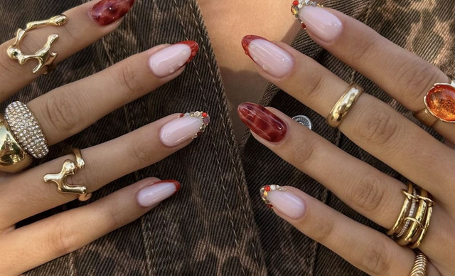 8+1 ιδέες για νύχια που επιβάλλεται να κάνεις τον Οκτώβριο