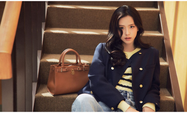 Η Tommy Hilfiger επαναπροσδιορίζει την παράδοση, παρουσιάζοντας την καμπάνια “Α Ηilfiger Holiday”