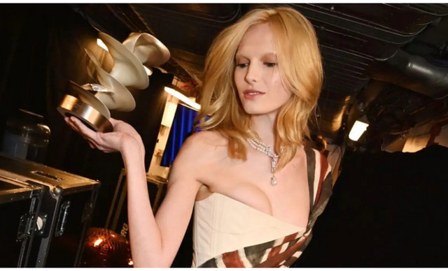 Alex Consani: Το τρανς μοντέλο που συμβολίζει μία νέα εποχή στη βιομηχανία της μόδας