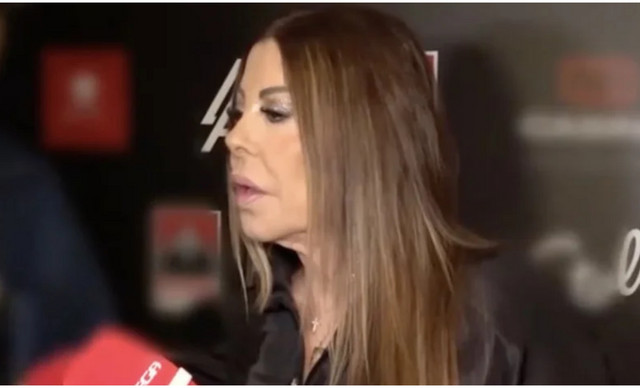 Άντζελα Δημητρίου: Η ενόχληση της τραγουδίστριας με ερώτηση δημοσιογράφου