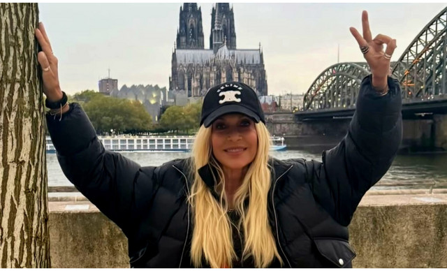 Άννα Βίσση: Ποζάρει με την αδερφή της με matching outfits στη Γερμανία (ΦΩΤΟ)