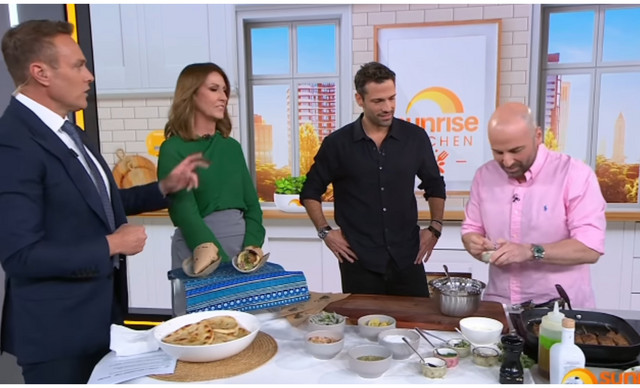 Αργυρός: Έφτιαξε σουβλάκι… από καγκουρό σε τηλεοπτική εκπομπή στην Αυστραλία! (ΒΙΝΤΕΟ)