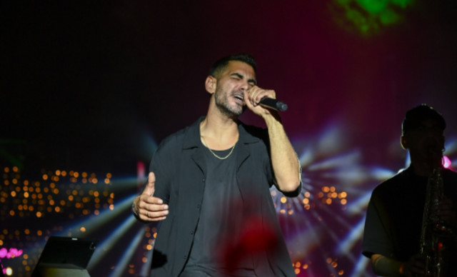 Σταύρος Κωνσταντίνου: Το νέο του τραγούδι με άρωμα… Καρβέλα και η εντυπωσιακή πρεμιέρα