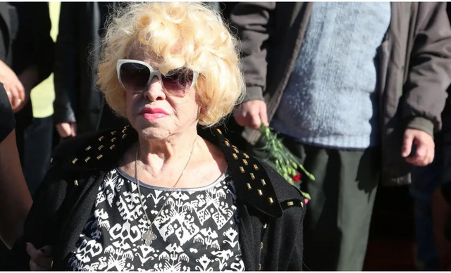 Καίτη Γκρέυ: Ο μοναδικός της κληρονόμος “σπάει τη σιωπή του” μετά το άνοιγμα της διαθήκης