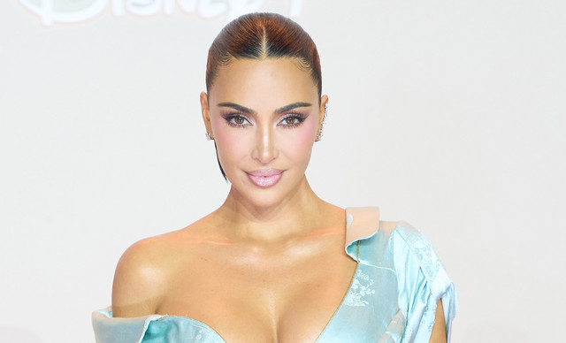 Kim Kardashian: Tα λαμπερά 45α γενέθλιά της με χολιγουντιανό στιλ και η γιγάντια τούρτα (ΦΩΤΟ)