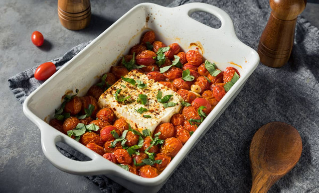 Εύκολη συνταγή για την viral baked feta pasta