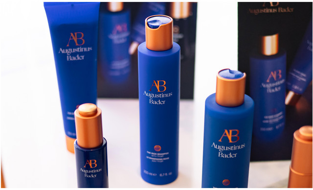 Augustinus Bader: &Pi;&alpha;&rho;&omicron;&upsilon;&sigma;&#943;&alpha;&sigma;&epsilon; &tau;&omicron; &nu;&#941;&omicron; The Vitamin C Serum &sigma;&epsilon; &#941;&nu;&alp