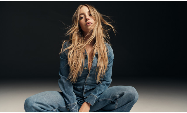 Η Σίντνεϊ Σουίνι άλλαξε look και έγινε αγνώριστη! Η νέα της εμφάνιση (ΦΩΤΟ)