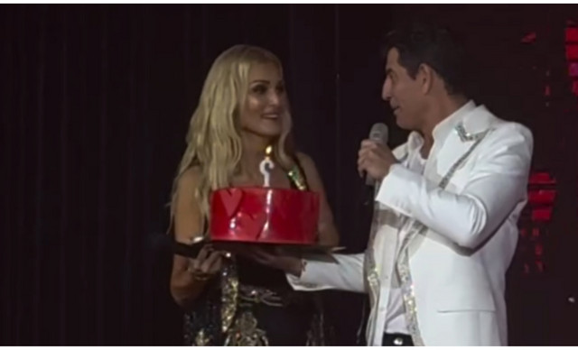 Νατάσα Θεοδωρίδου: Γιόρτασε τα γενέθλιά της on stage (ΒΙΝΤΕΟ)