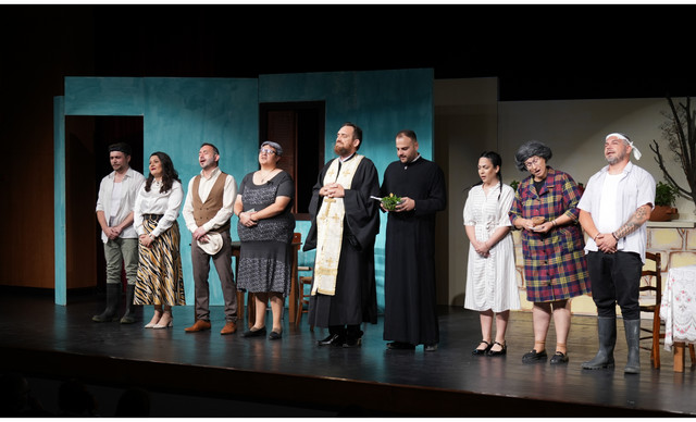 «Το Ανεμογκάστρι»: Η απολαυστική κωμωδία που έρχεται στη Λευκωσία για μία μόνο νύχτα