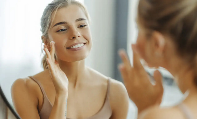 Cortisol face: Μικρές συνήθειες που ανακτούν ισορροπία ανάμεσα σε σώμα και επιδερμίδα