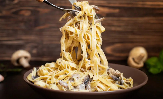 Εύκολη συνταγή για λαχταριστά φετουτσίνι με μανιτάρια