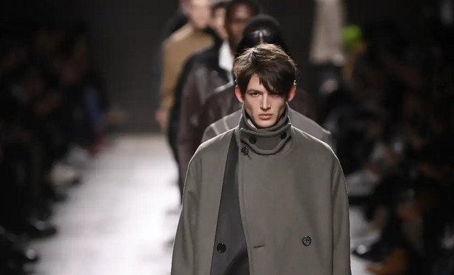 Hermès: Ένα ιστορικό κεφάλαιο στην ανδρική μόδα φτάνει στο τέλος του
