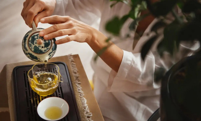 Τσάι πικραλίδας: Το ρόφημα που μειώνει αισθητά το πρήξιμο!