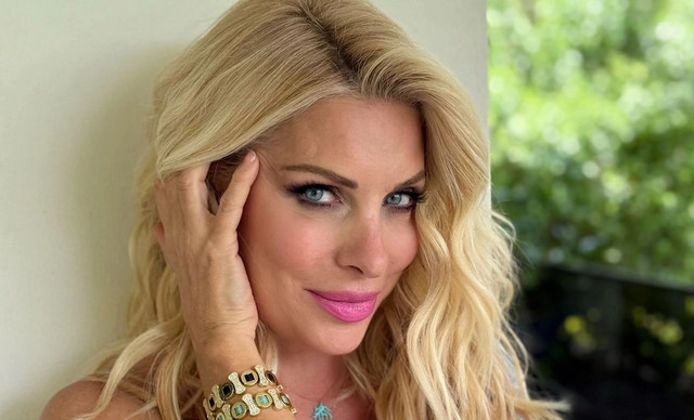 Το look που άφησε εποχή – Η εγκυμονούσα Ελένη Μενεγάκη με φούξια μποτάκια, 11 χρόνια πριν! (ΦΩΤΟ)