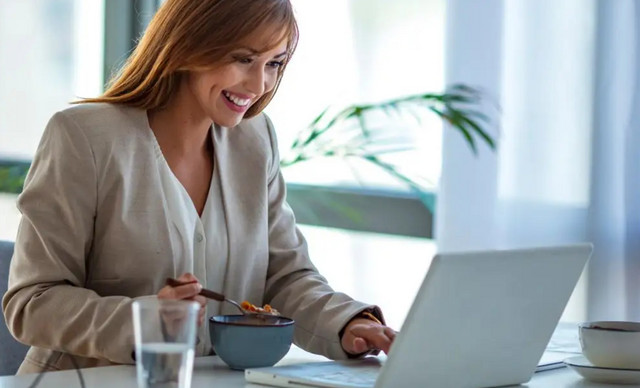 Έτσι θα ακολουθήσεις μια ισορροπημένη διατροφή στο γραφείο